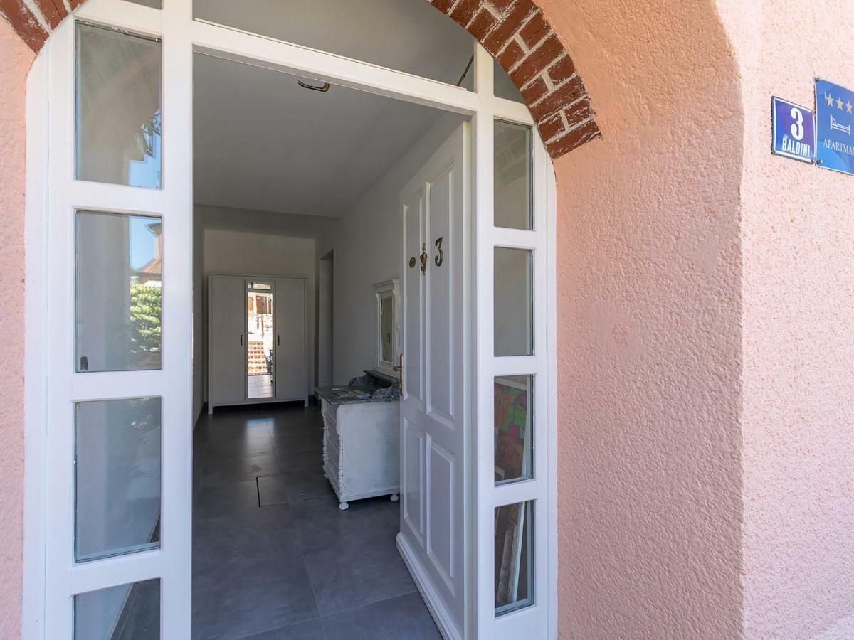 Oliver Art Apartment Porec Bagian luar foto